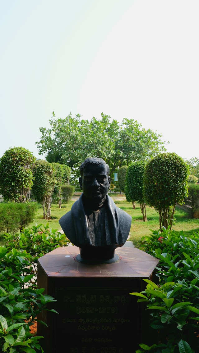 【永久保存版】神が認めた世界の偉人10選：歴史を動かした偉人たちの功績と名言